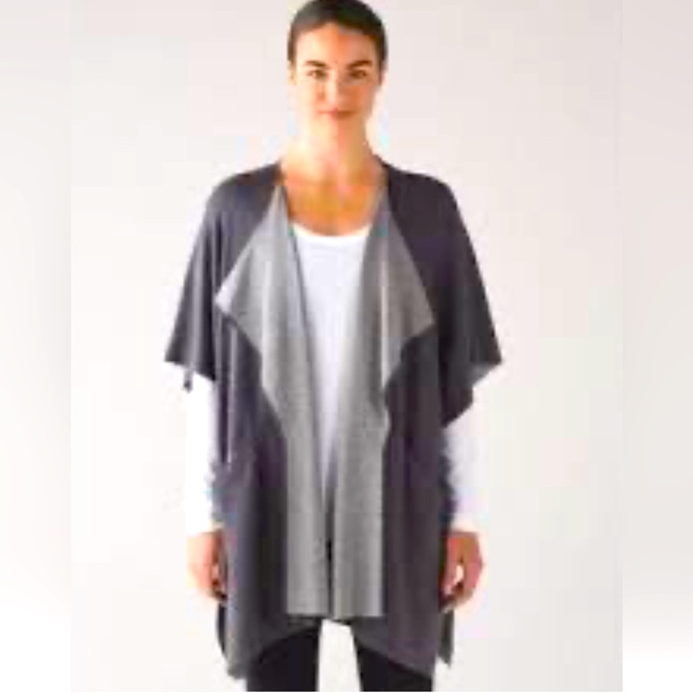 LULULEMON SZ O/S After Asana 2 Toned Grey Buttons Closure At Sleeve Wrap Cape